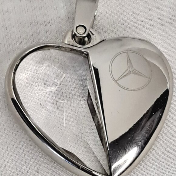 VINTAGE RARE MERCEDES BENZ LOVE ~ HEART KEY CHAIN PENDANT ~ STATEMENT BENZ BLING - Picture 2 of 10